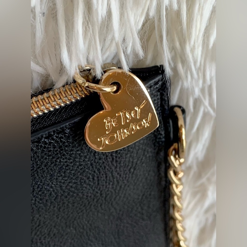 BETSEY JOHNSON SPIN ⚫️🔛(game) purse. 
Like New. - Picture 7 of 10